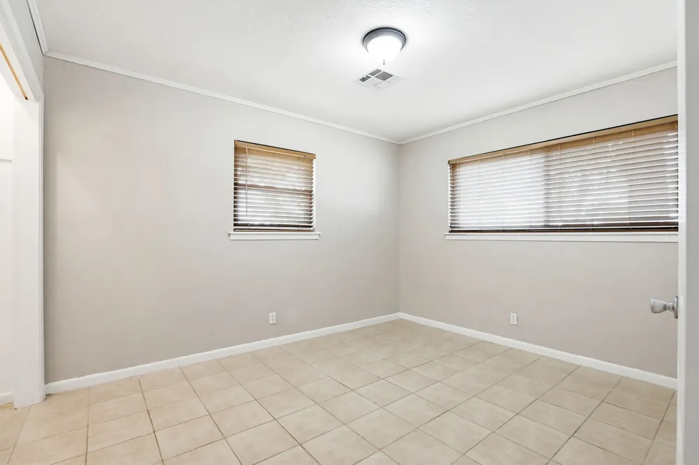 125 Glendale Street Luling, TX 78648