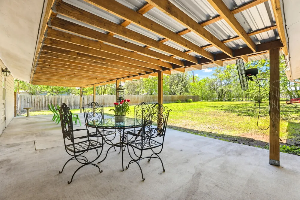 125 Glendale Street Luling, TX 78648