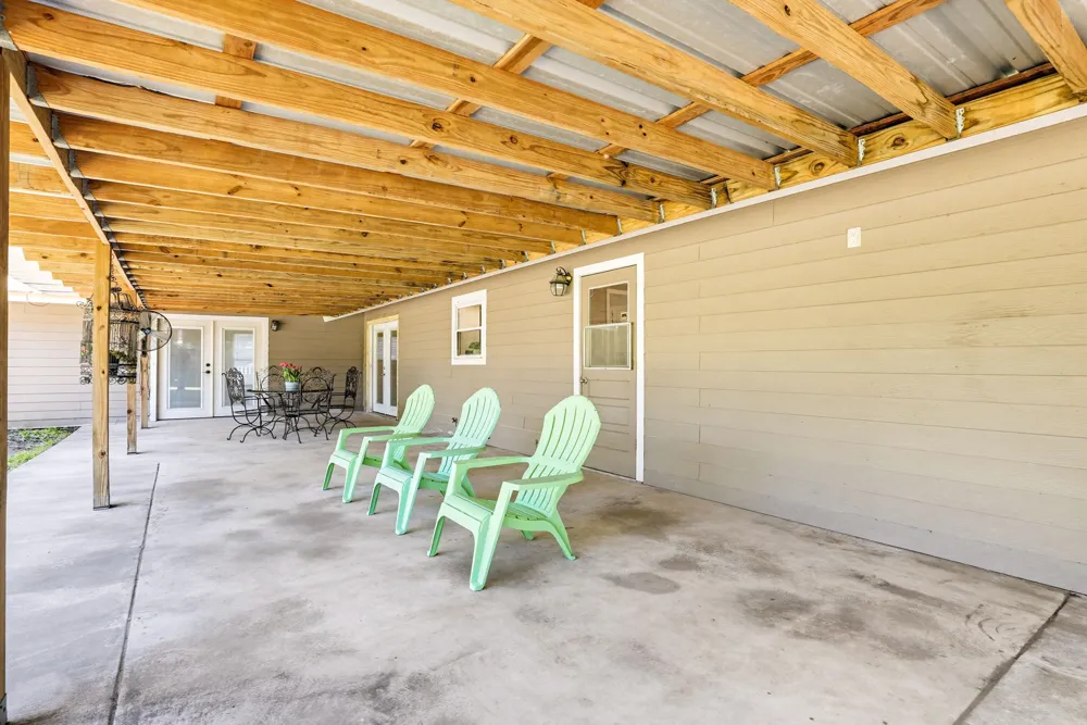 125 Glendale Street Luling, TX 78648