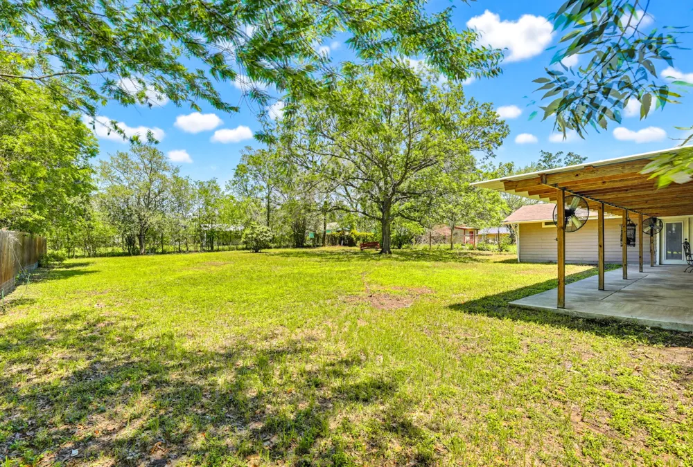 125 Glendale Street Luling, TX 78648