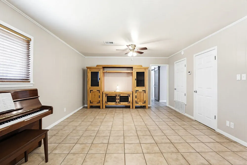 125 Glendale Street Luling, TX 78648
