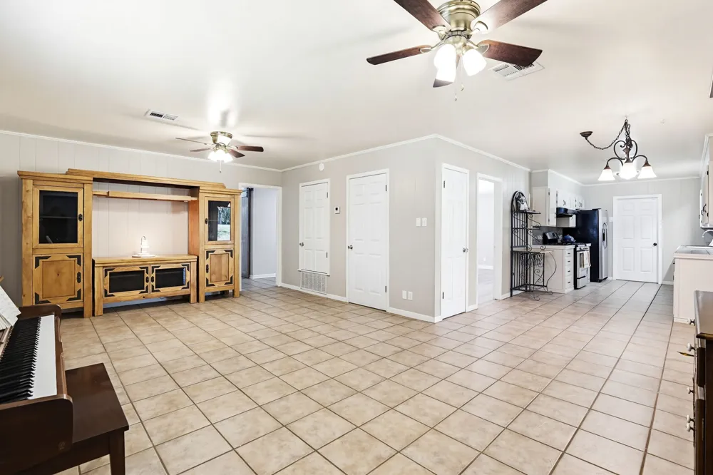 125 Glendale Street Luling, TX 78648