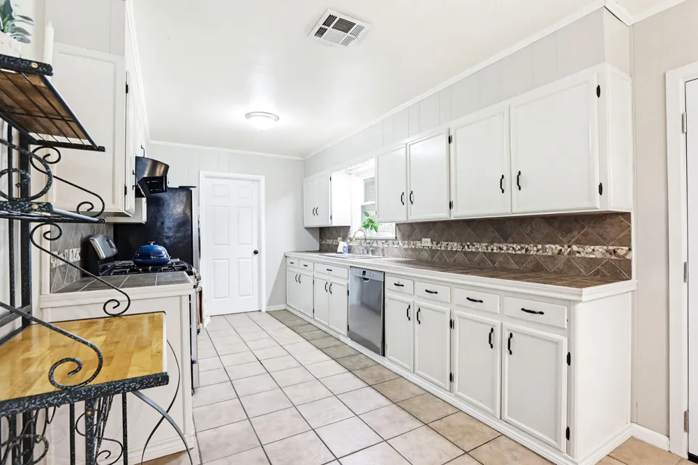 125 Glendale Street Luling, TX 78648