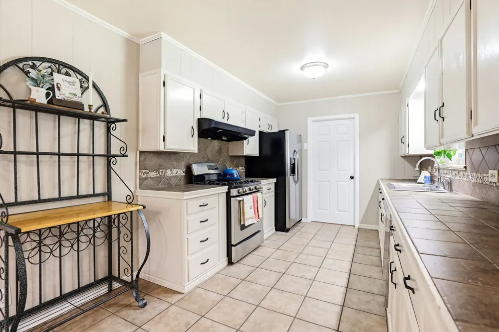125 Glendale Street Luling, TX 78648