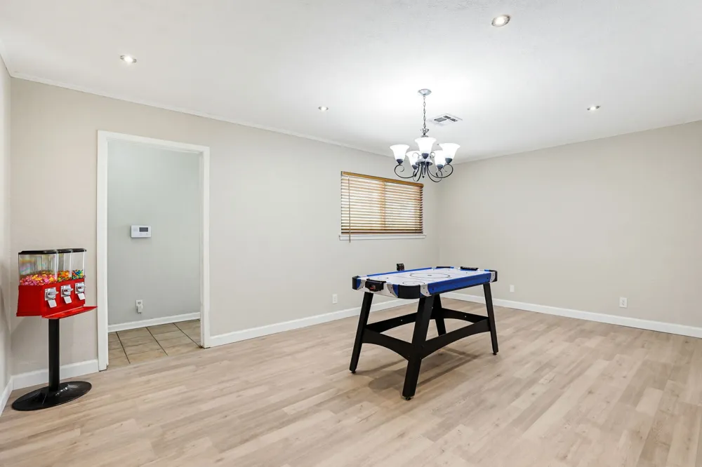 125 Glendale Street Luling, TX 78648