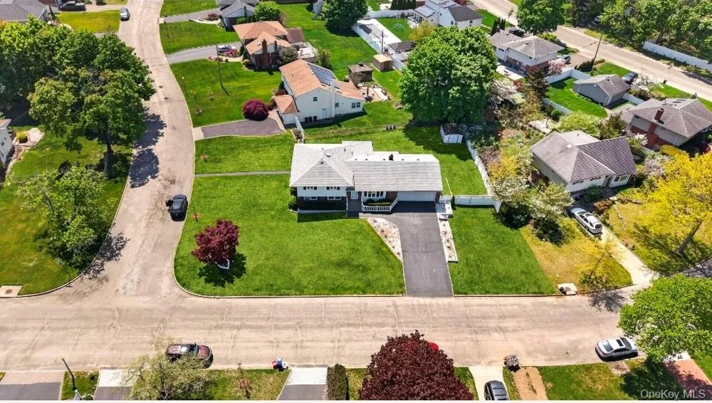8 Whitebirch Lane Commack, NY 11725