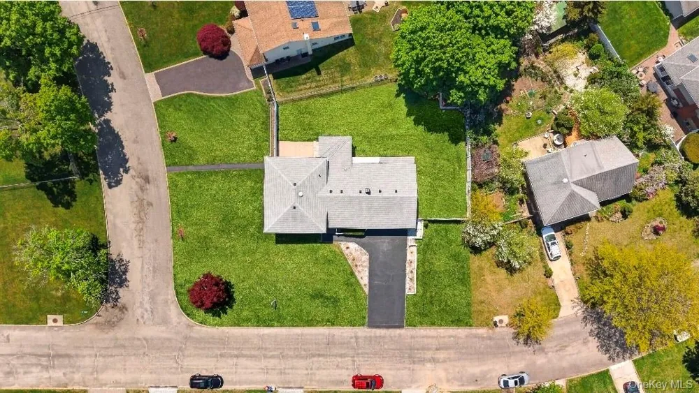 8 Whitebirch Lane Commack, NY 11725