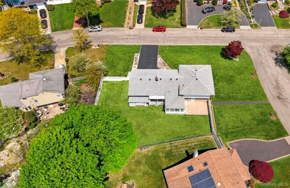8 Whitebirch Lane Commack, NY 11725