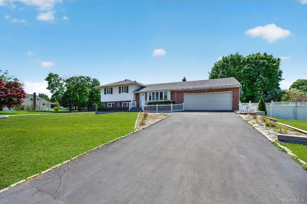 8 Whitebirch Lane Commack, NY 11725