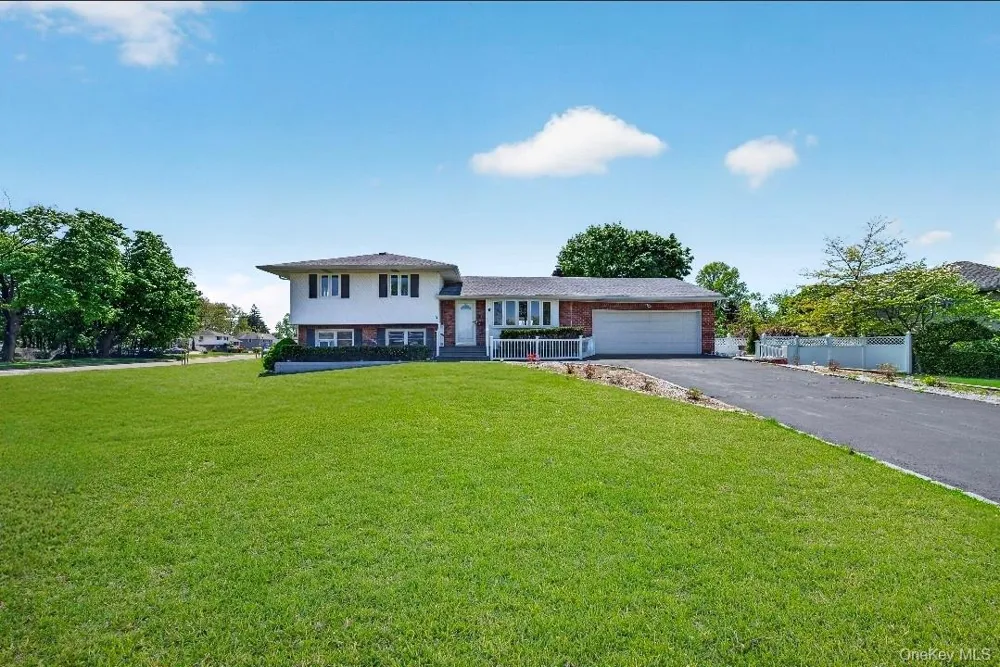 8 Whitebirch Lane Commack, NY 11725