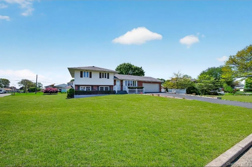 8 Whitebirch Lane Commack, NY 11725