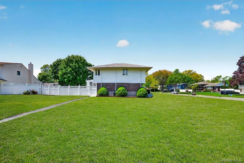 8 Whitebirch Lane Commack, NY 11725