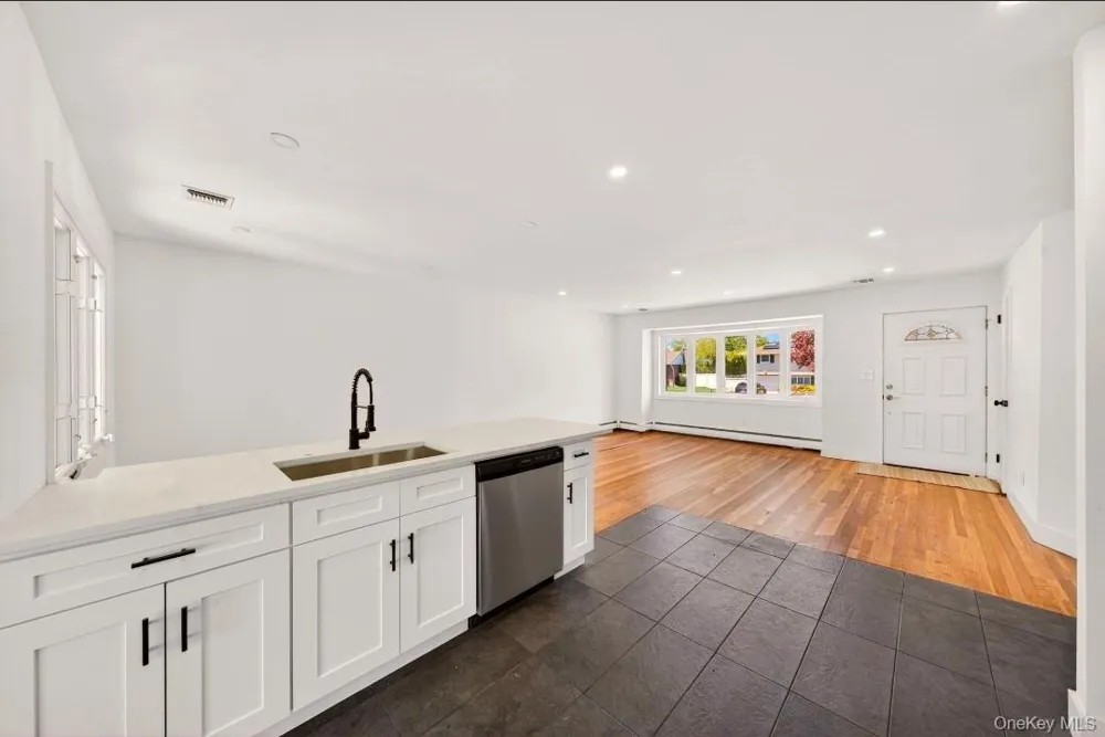 8 Whitebirch Lane Commack, NY 11725