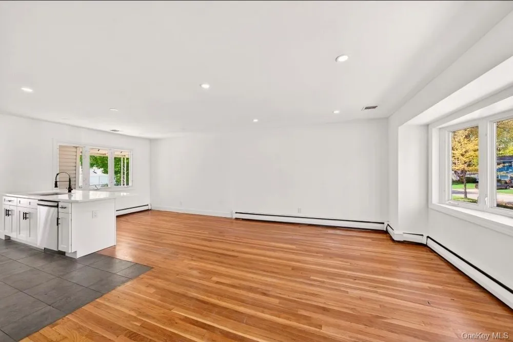 8 Whitebirch Lane Commack, NY 11725