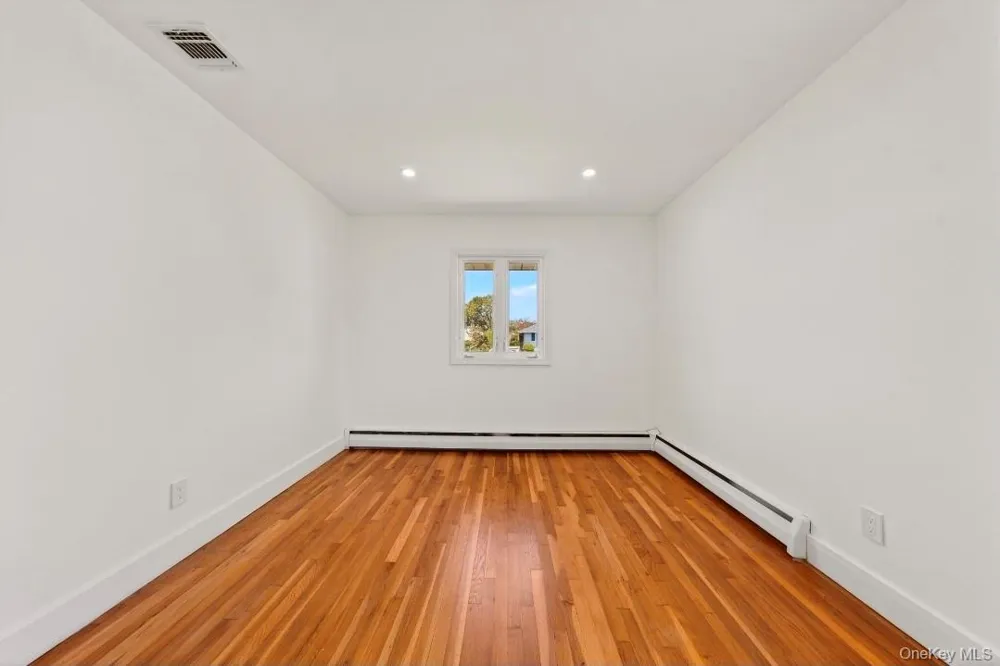 8 Whitebirch Lane Commack, NY 11725