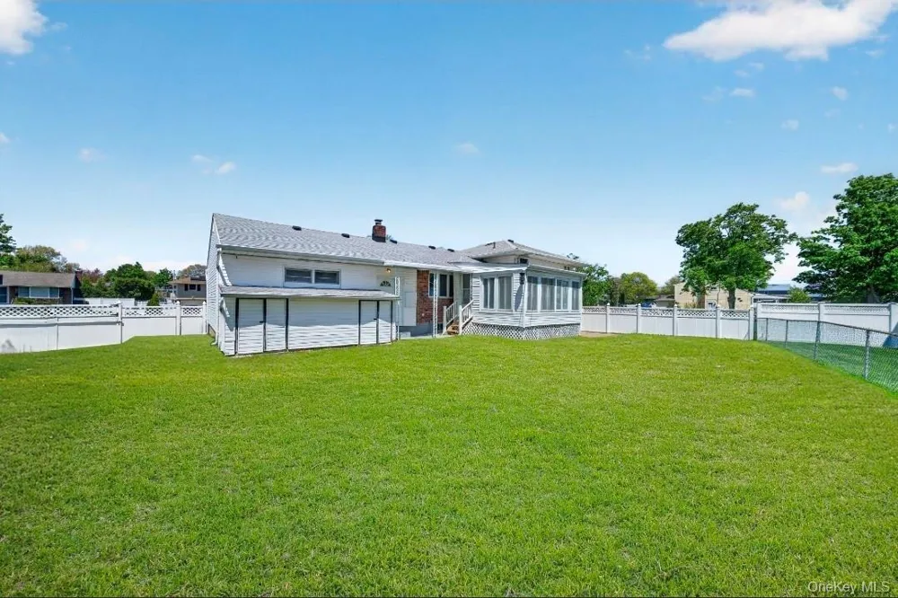 8 Whitebirch Lane Commack, NY 11725
