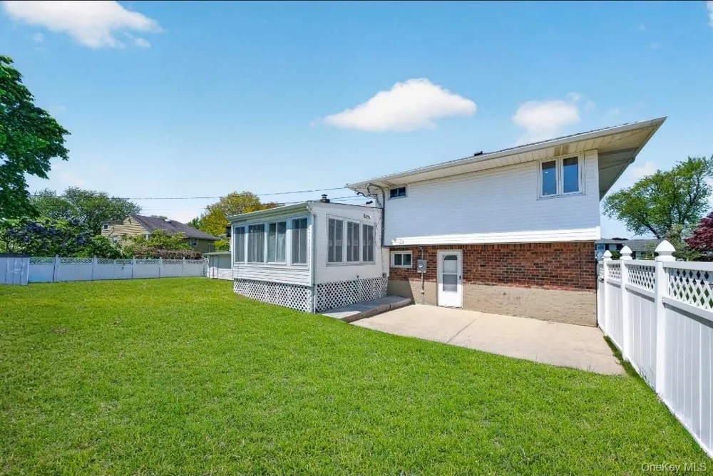 8 Whitebirch Lane Commack, NY 11725