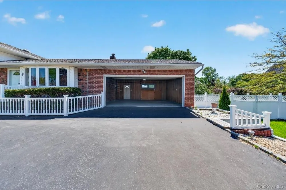 8 Whitebirch Lane Commack, NY 11725