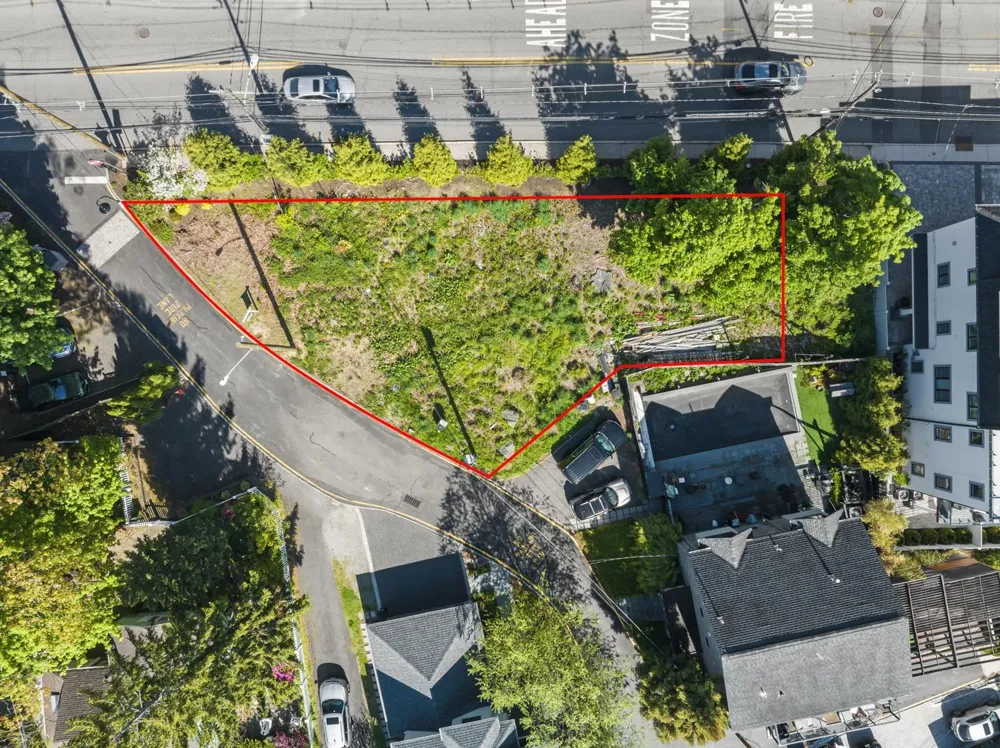 5 VISTA LANE Edgewater, NJ 07020