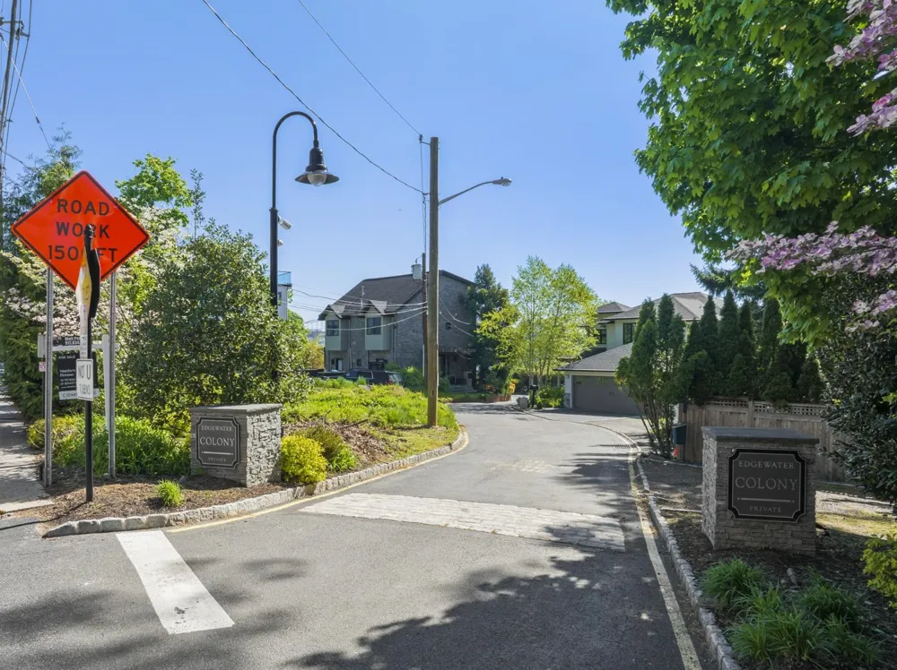 5 VISTA LANE Edgewater, NJ 07020