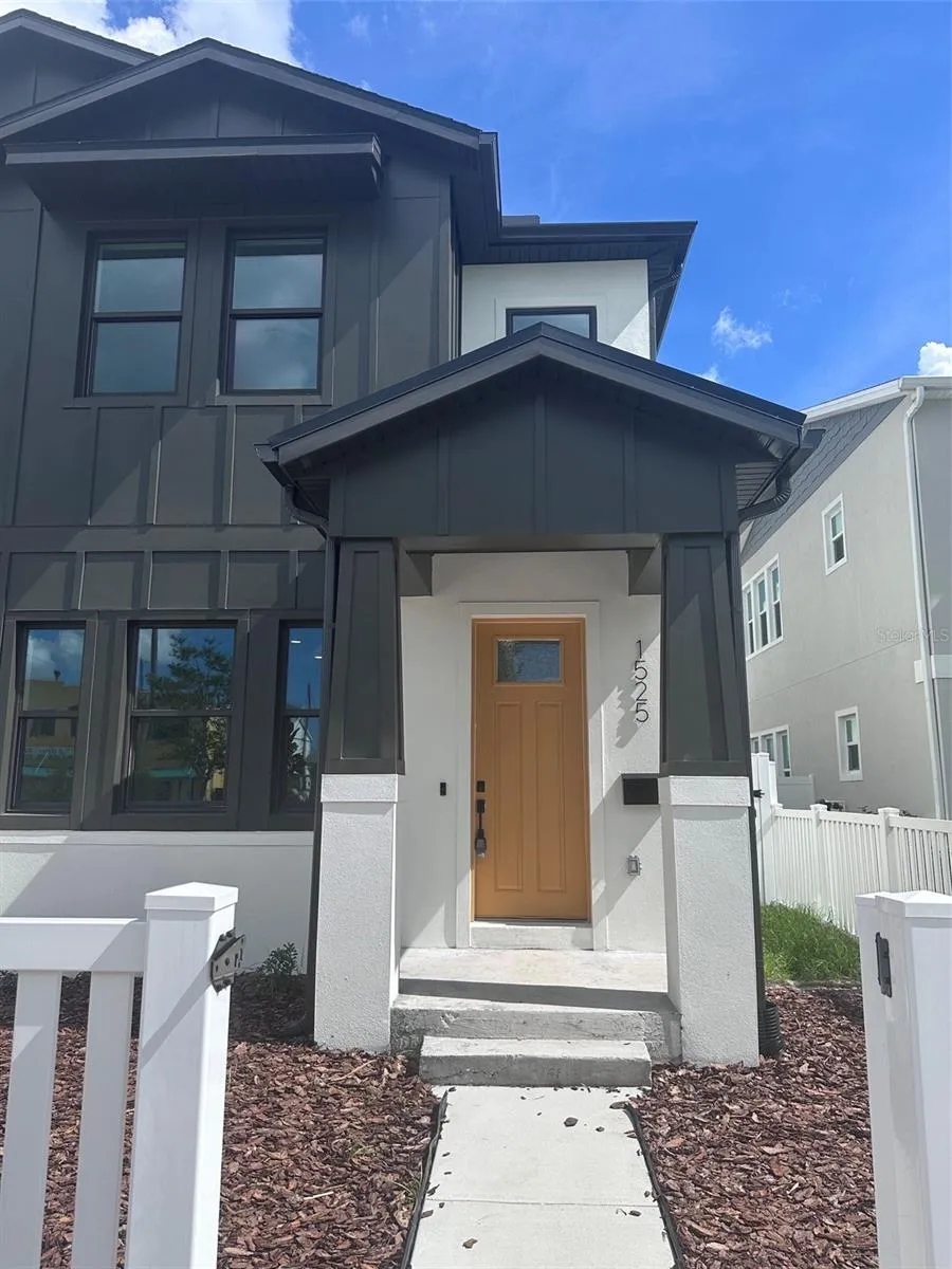 1525 29TH AVENUE St Petersburg, FL 33704