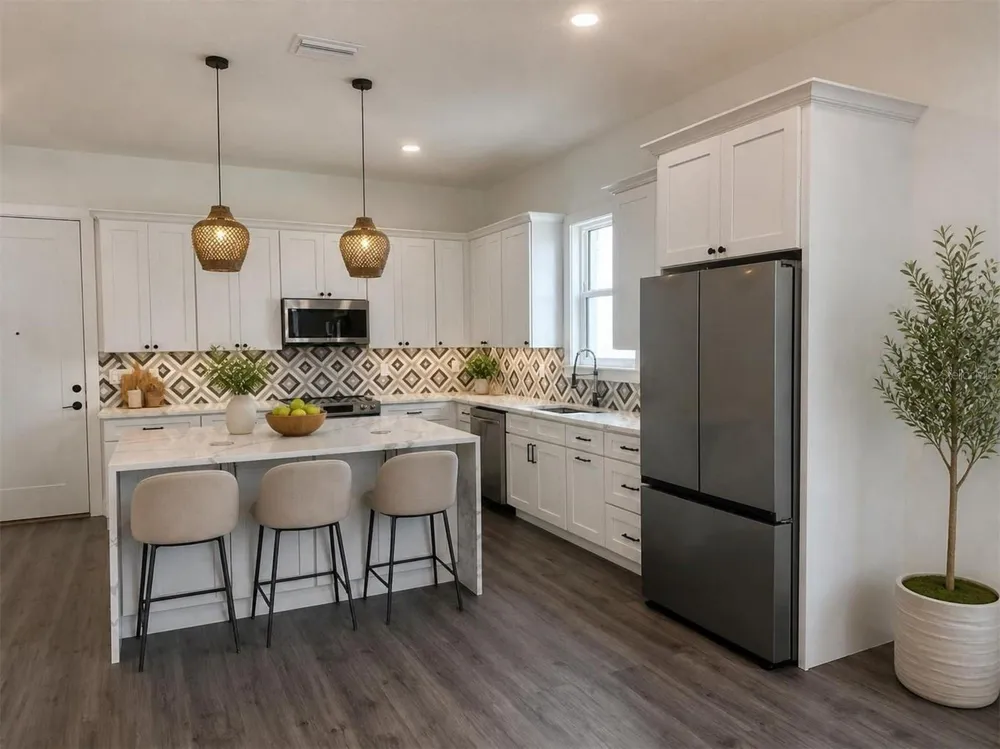 1525 29TH AVENUE St Petersburg, FL 33704