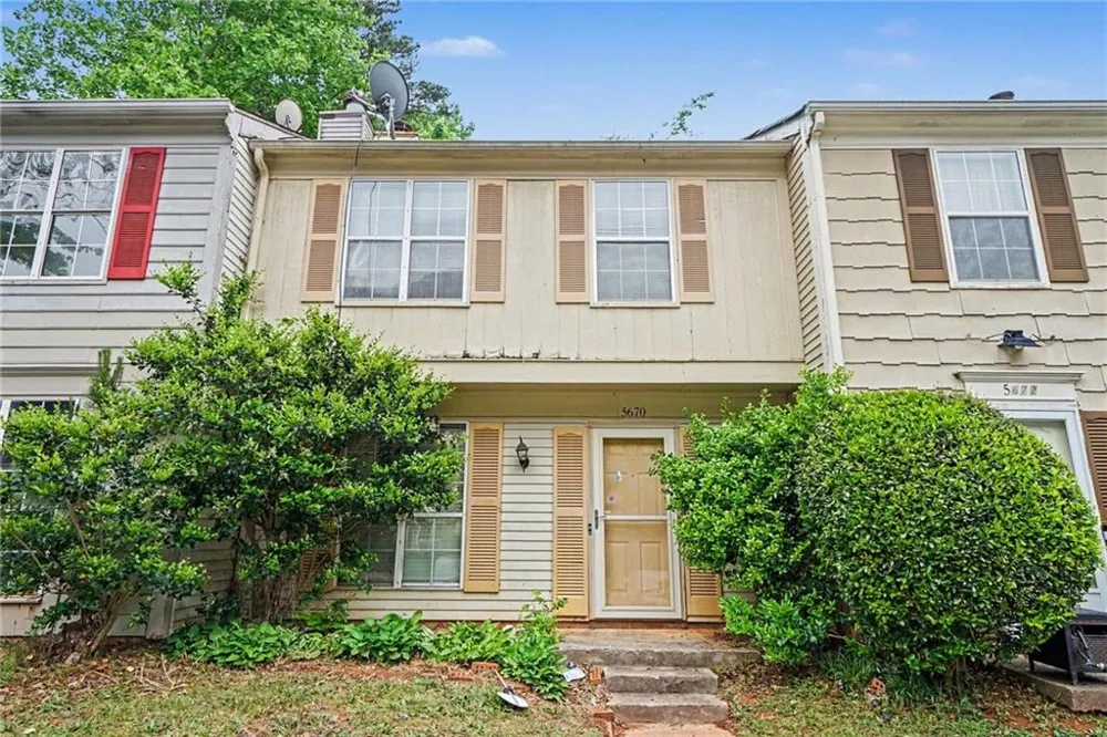 5670 Wells Circle Stone Mountain, GA 30087