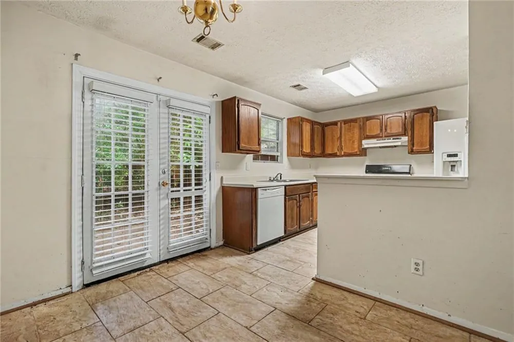 5670 Wells Circle Stone Mountain, GA 30087