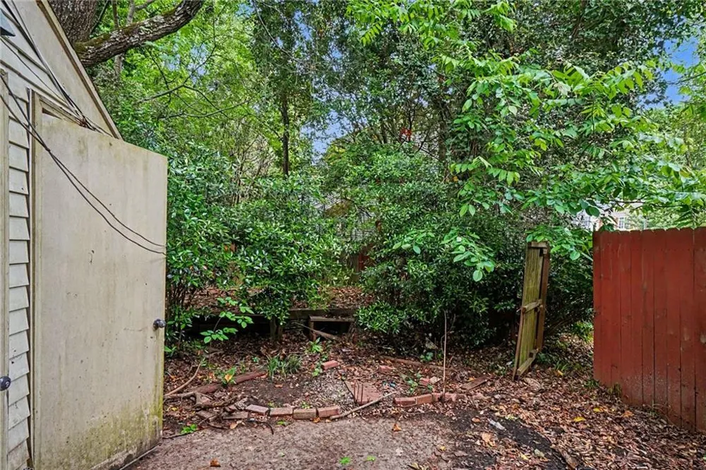 5670 Wells Circle Stone Mountain, GA 30087