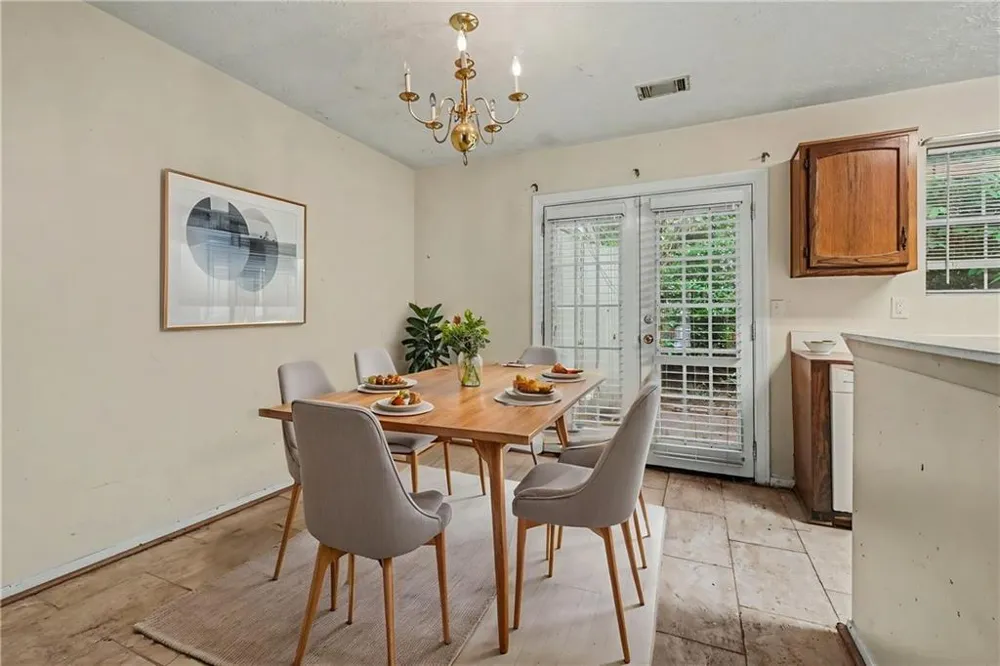 5670 Wells Circle Stone Mountain, GA 30087