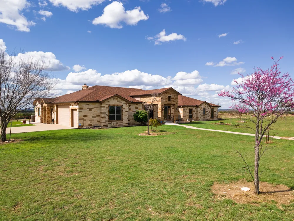 5450 County Road 101 Lampasas, TX 76550