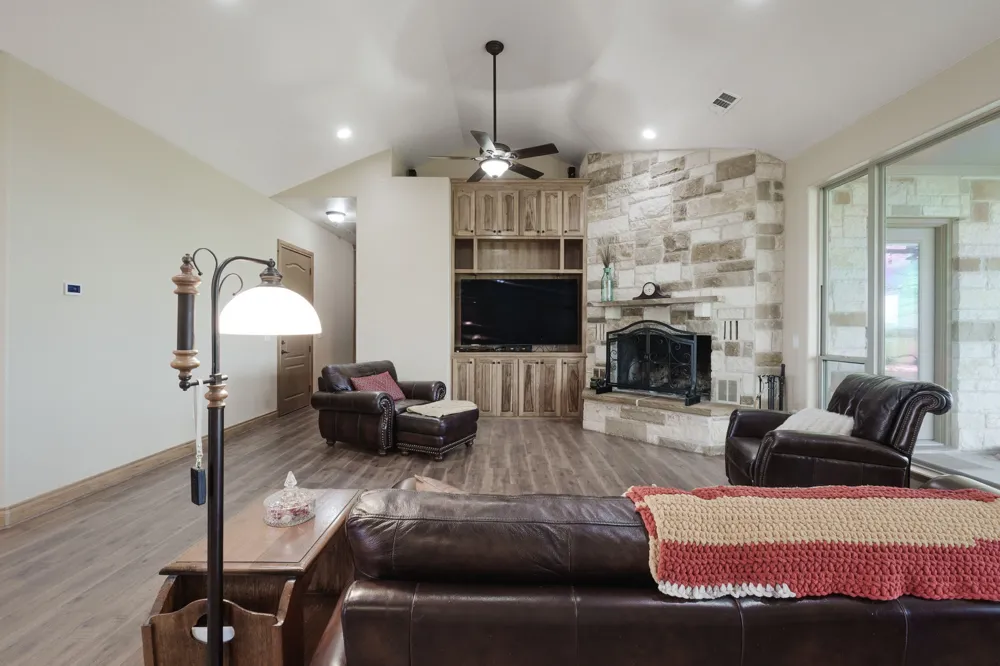 5450 County Road 101 Lampasas, TX 76550