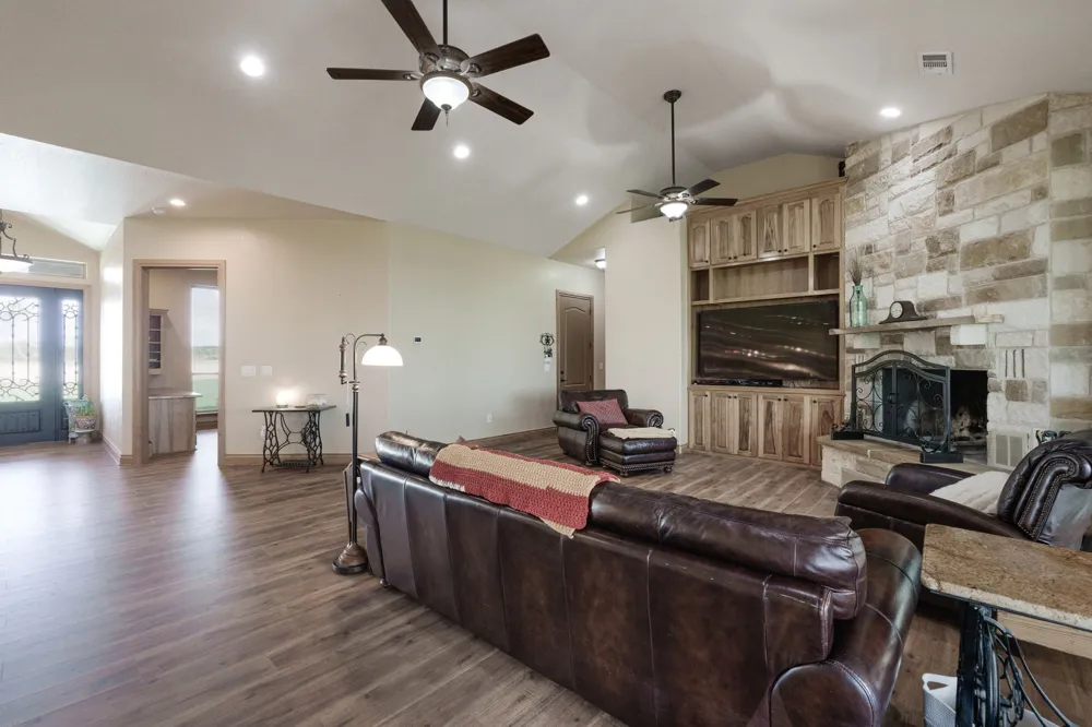 5450 County Road 101 Lampasas, TX 76550