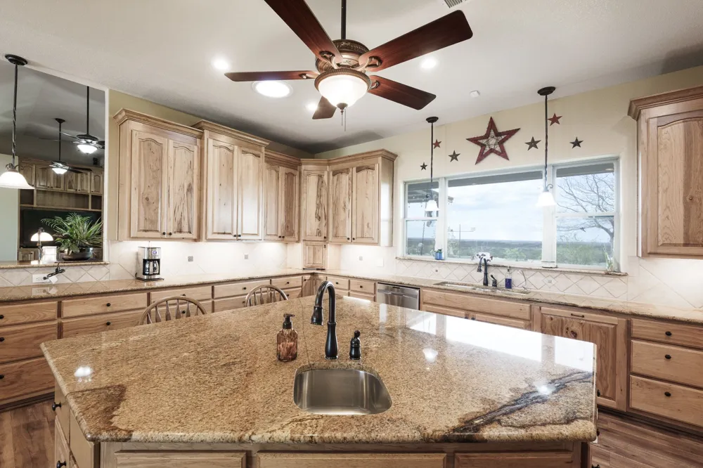 5450 County Road 101 Lampasas, TX 76550