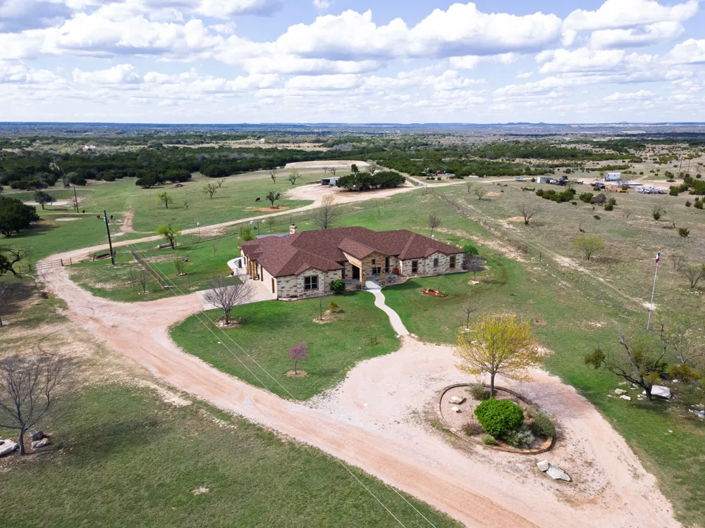 5450 County Road 101 Lampasas, TX 76550