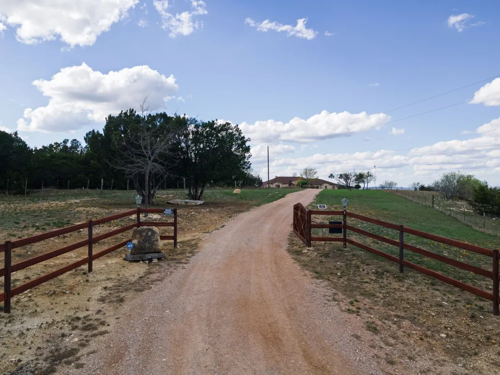 5450 County Road 101 Lampasas, TX 76550