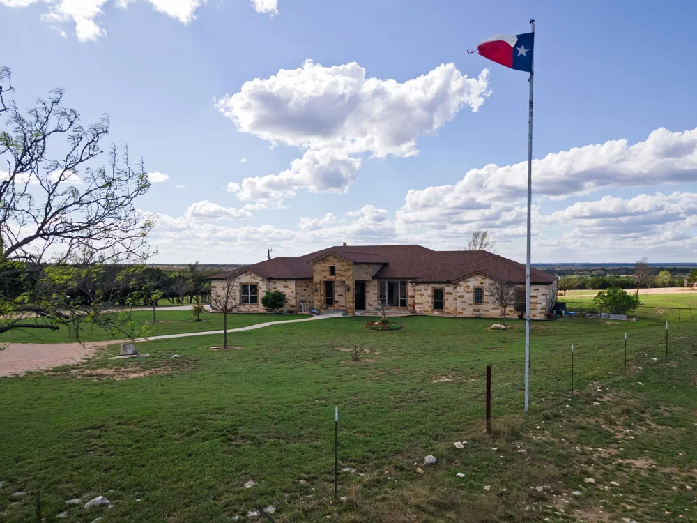 5450 County Road 101 Lampasas, TX 76550