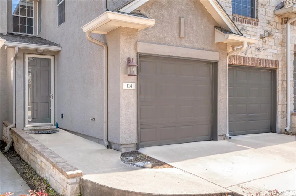 114 Aria Ridge #802 Lakeway, TX 78738