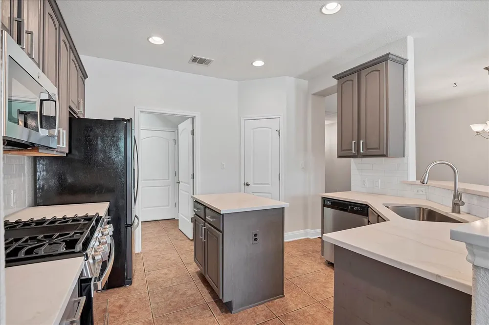 114 Aria Ridge #802 Lakeway, TX 78738