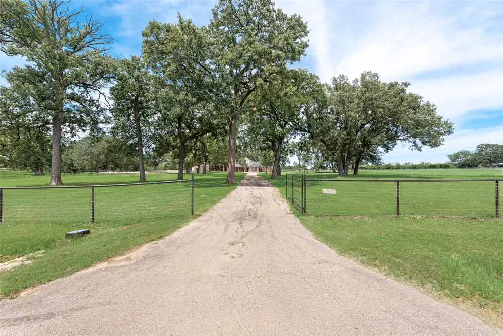 130 Vz County Road 3509 Edgewood, TX 75117