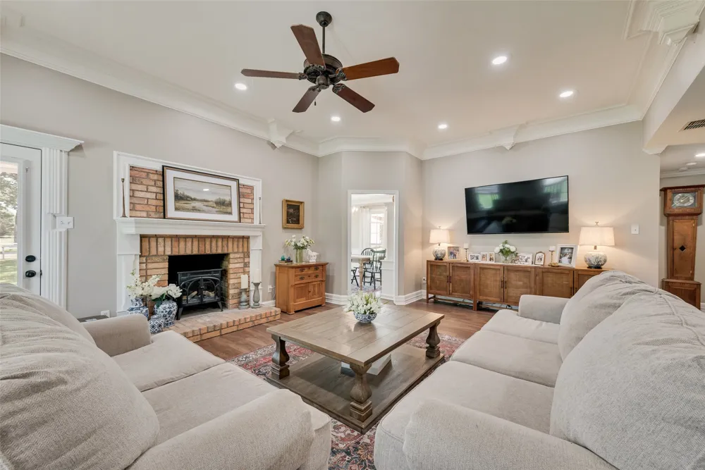 130 Vz County Road 3509 Edgewood, TX 75117