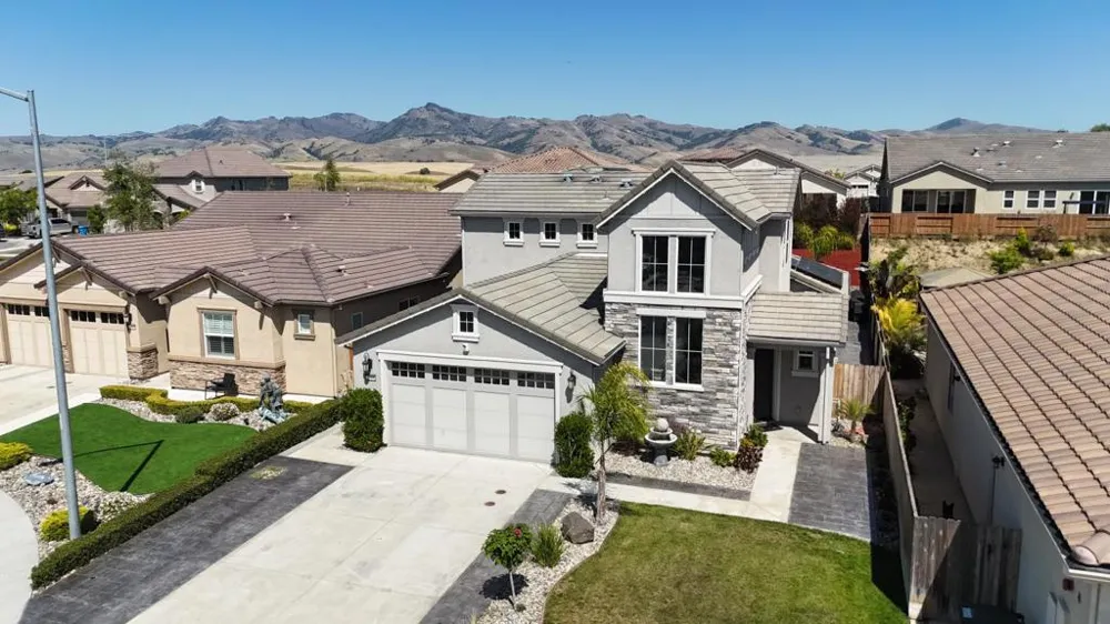 1515 Goldenstar Court Hollister, CA 95023