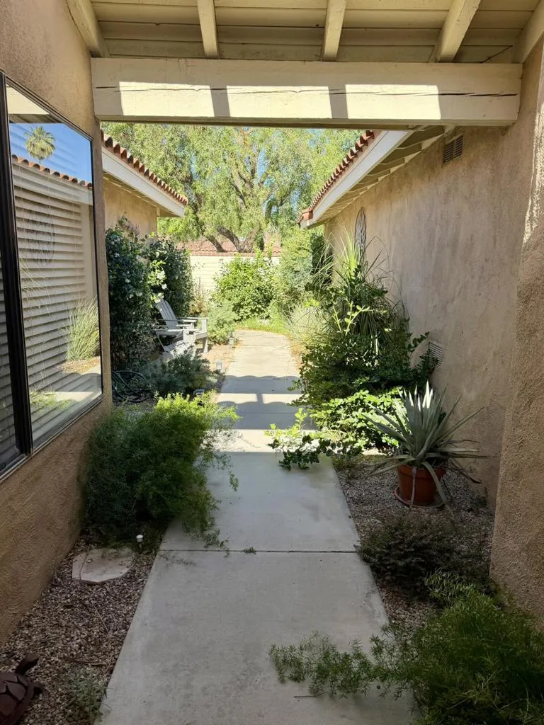 240 Santa Barbara Circle Palm Desert, CA 92260