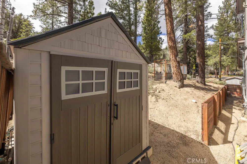 39075 Rim Of The World Fawnskin, CA 92333