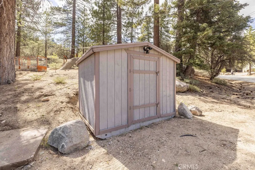 39075 Rim Of The World Fawnskin, CA 92333
