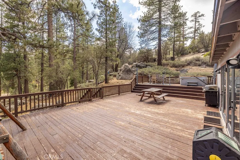 39075 Rim Of The World Fawnskin, CA 92333