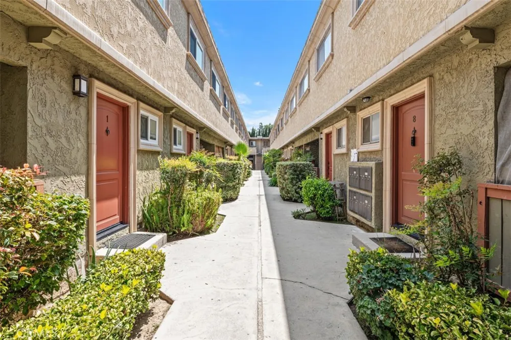 20146 Cohasset #11 Winnetka, CA 91306