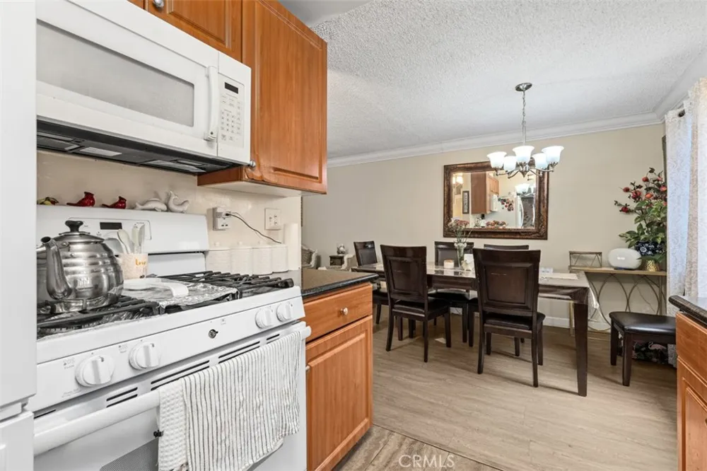 20146 Cohasset #11 Winnetka, CA 91306