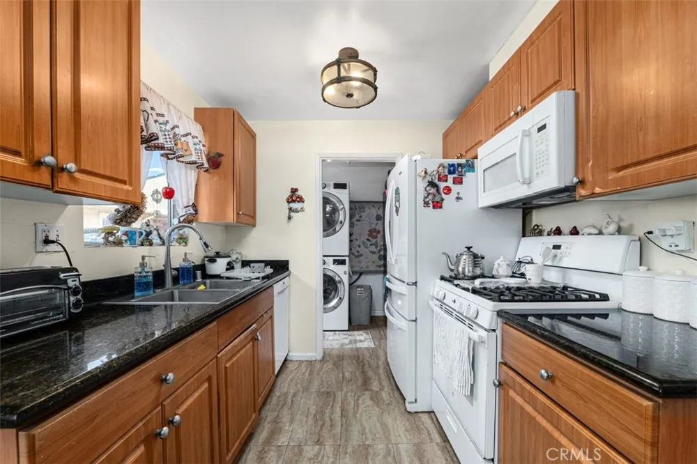 20146 Cohasset #11 Winnetka, CA 91306