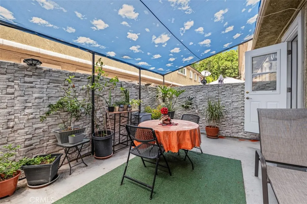 20146 Cohasset #11 Winnetka, CA 91306